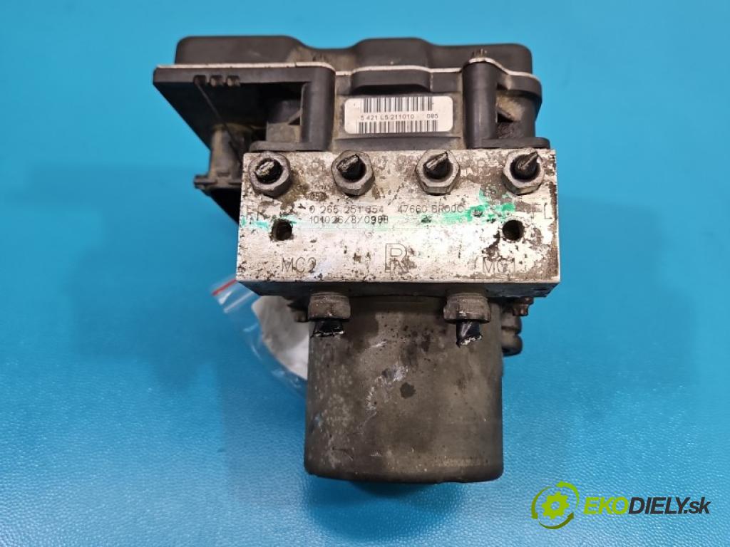 Nissan Qashqai I J10 2006-2013 2.0 16v 141 HP manual 104 kW 1997 cm3 5- čerpadlo abs 0265951743 (Pumpa ABS)