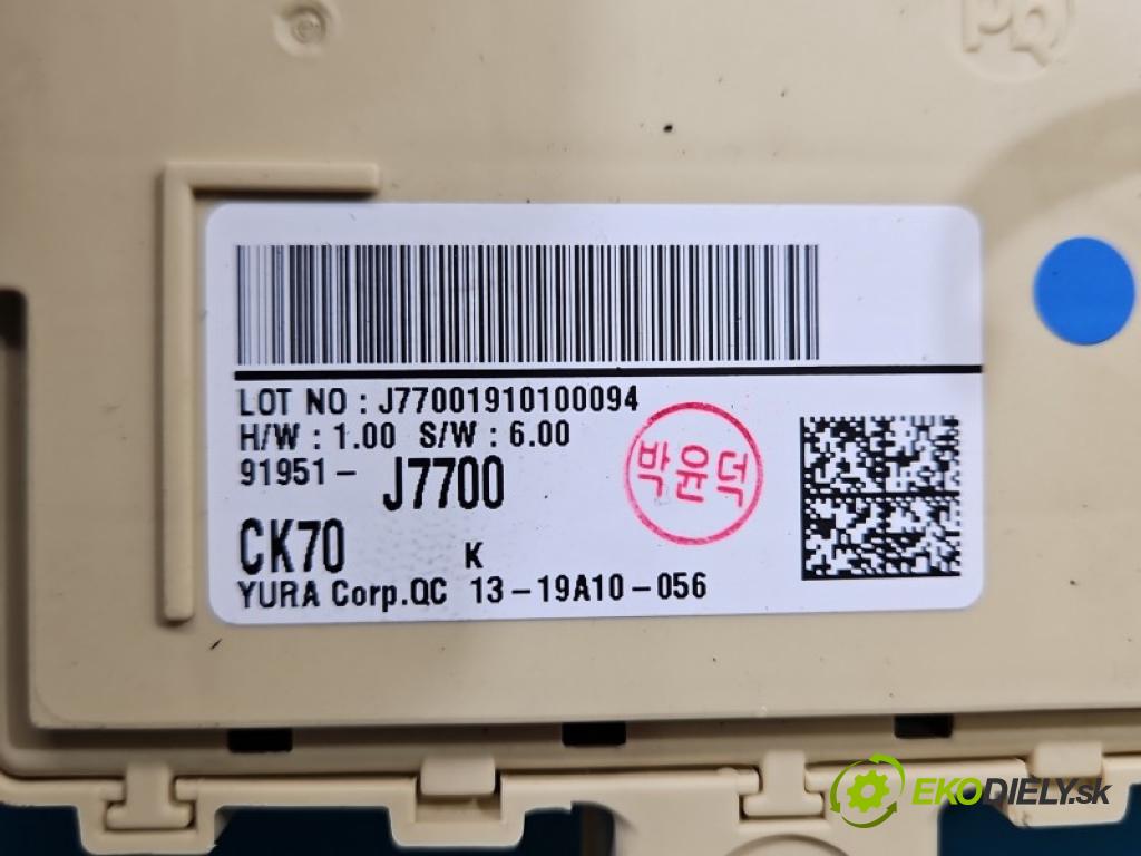 Kia Ceed III 2018- 1.6 CRDI 136hp manual 100 kW 1598 cm3 5- skříňka pojistková J77001910100094 (Pojistková skříňka)