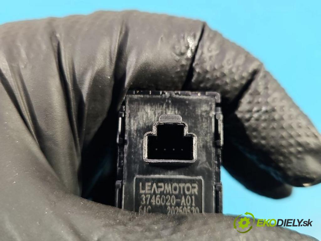 Leapmotor T03 0.0 95 HP automatic 70 kW 1 cm3 5- prepínač okien spätných zrkadiel 3746020-A01