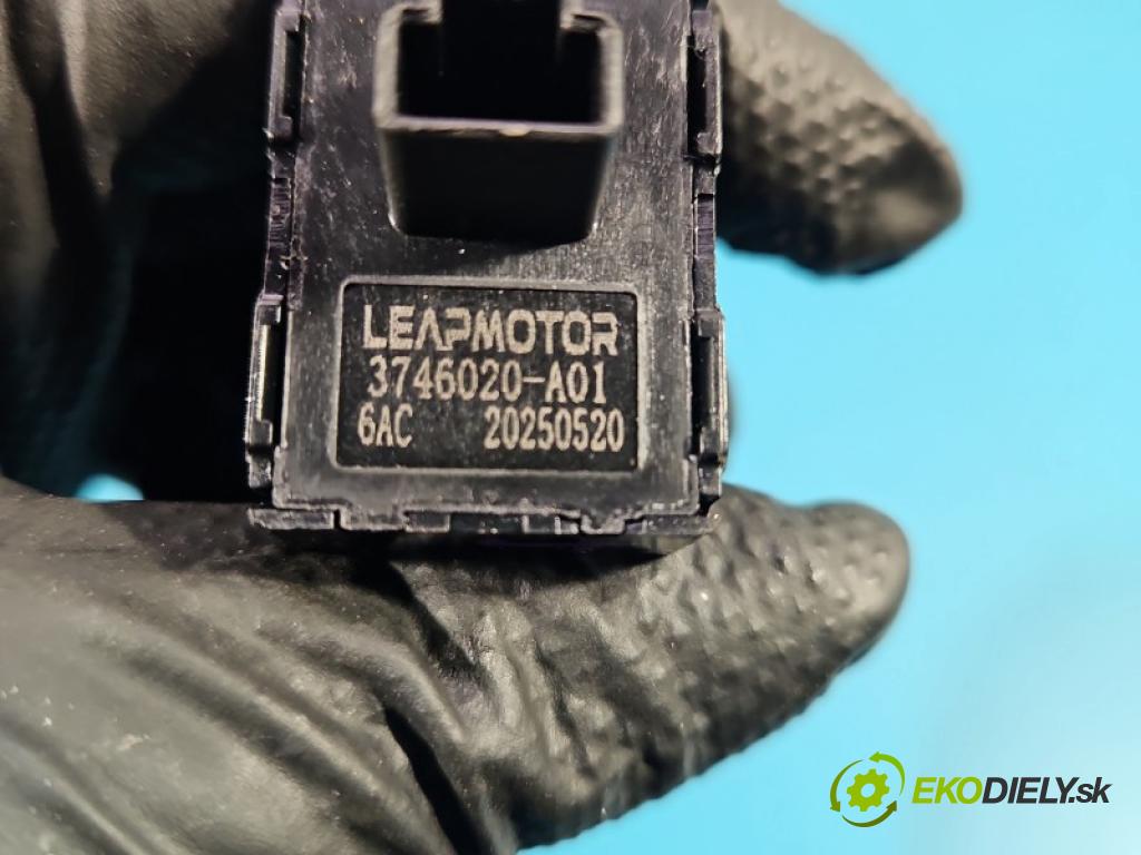Leapmotor T03 0.0 95 HP automatic 70 kW 1 cm3 5- prepínač okien spätných zrkadiel 3746020-A01
