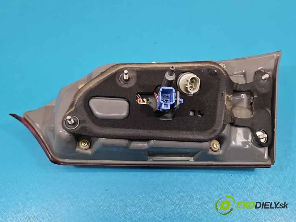 Toyota Corolla E16/E18  2013-2019 1.6 16V 132  HP automatic 97 kW 1598 cm3 4- svetlo / reflektor zadné ľavé kufrové dvere 81590-02A20