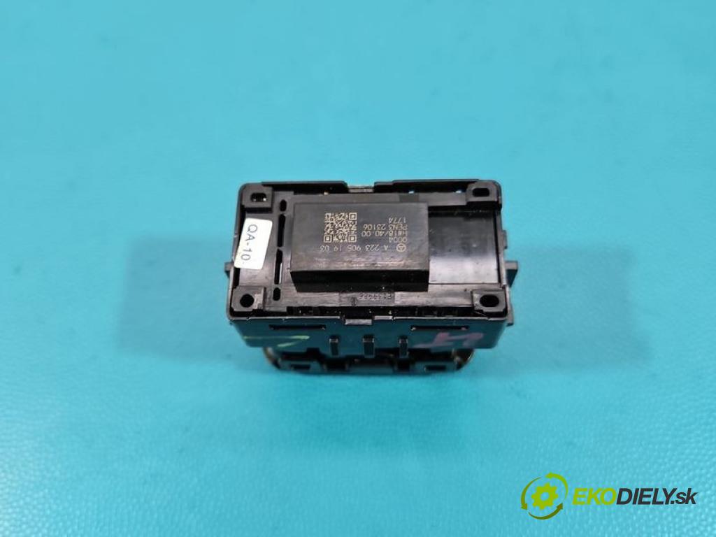 Mercedes C W206 2021- 1.5 T 254915 170 HP automatic 125 kW 1496 cm3 4- prepínač okien spätných zrkadiel A2239051903