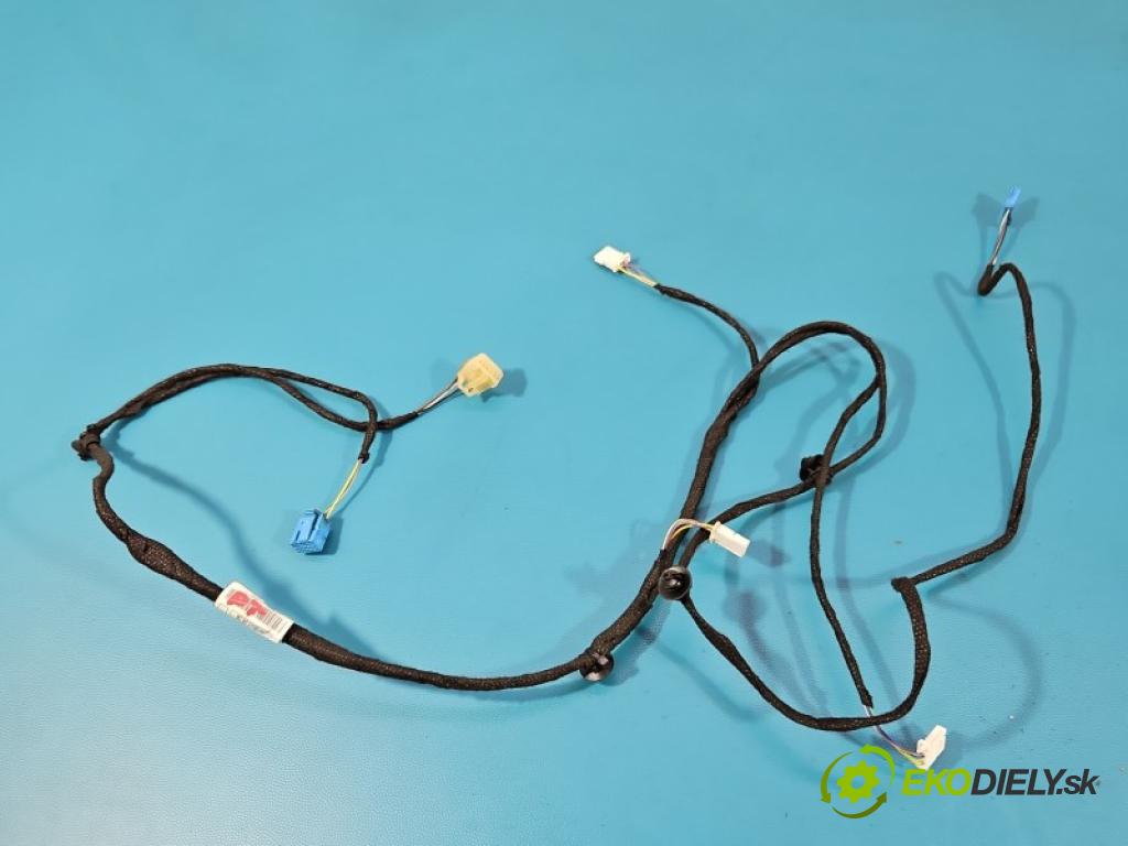 Mercedes C W206 2021- 1.5 T 254915 170 hp automatic 125 kW 1496 cm3 4- Balíček: dveře zadní pravých A2065404760
