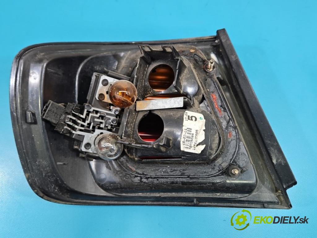 Nissan Primera P11 1996-2002 2.0 16V 140 HP manual 103 kW 1998 cm3 5- svetlo / reflektor zadné pravé blatník