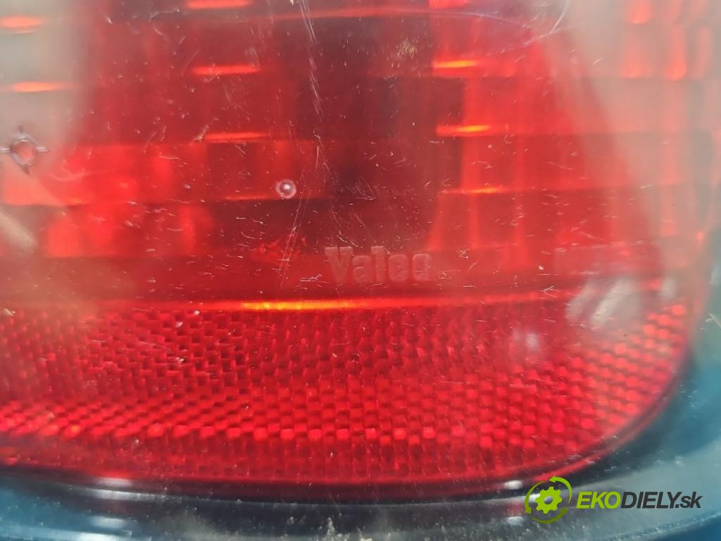 Nissan Primera P11 1996-2002 2.0 16V 140 HP manual 103 kW 1998 cm3 5- svetlo / reflektor zadné pravé blatník