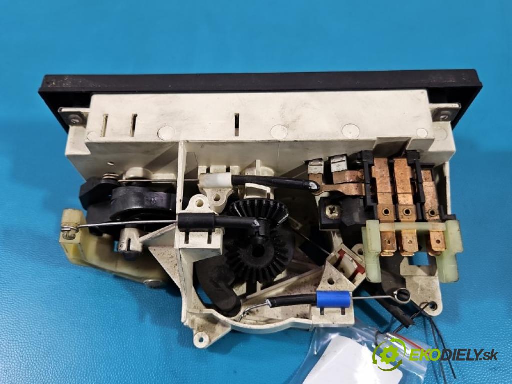 Audi 80 B3 1986-1991 1.8 vstřik: mech 90 hp manual 66 kW 1760 cm3 4- palubní deska panel topení