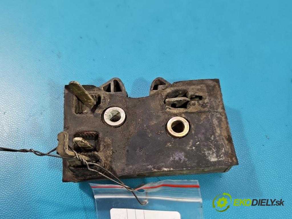 Audi 80 B4 1991-1994 2.0 8V 90 HP manual 66 kW 1984 cm3 4- zámok zadné pravý 893839016C