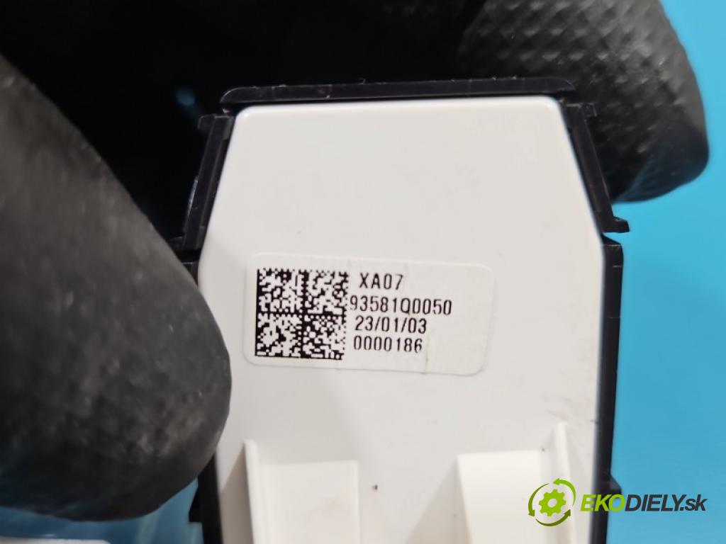 Hyundai i20 III 2020- 1.0 T 100 hp manual 73.5 kW 998 cm3 5- Přepínač oken zpětných zrcátek 299223776