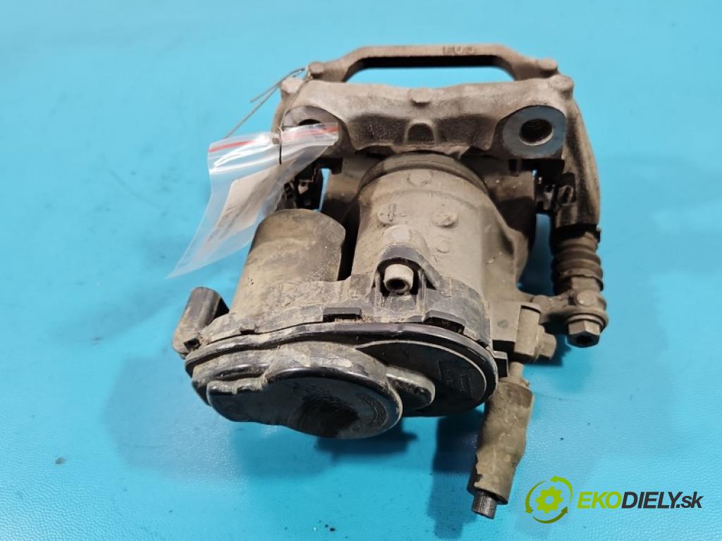 Mercedes C W206 2021- 1.5 T 254915 170 HP automatic 125 kW 1496 cm3 4- brzdič zadné pravý  (Kľučka dverí ostatné)