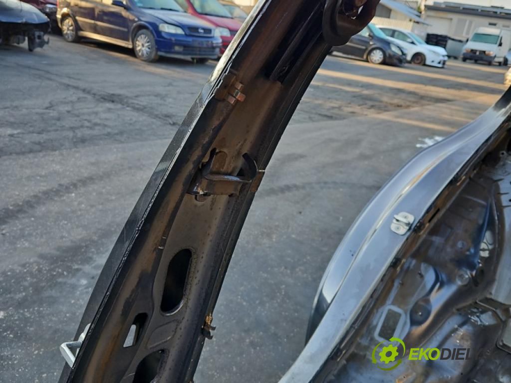 Mercedes C W206 2021- 1.5 T 254915 170 HP automatic 125 kW 1496 cm3 4- Práh: pravý  (Karoséria ostatné)