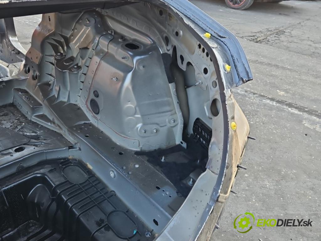 Mercedes C W206 2021- 1.5 T 254915 170 hp automatic 125 kW 1496 cm3 4- blatnik zadní pravý