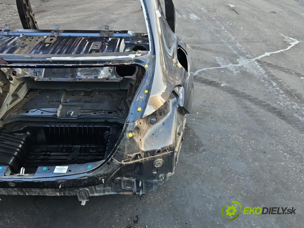 Mercedes C W206 2021- 1.5 T 254915 170 hp automatic 125 kW 1496 cm3 4- blatnik zadní pravý