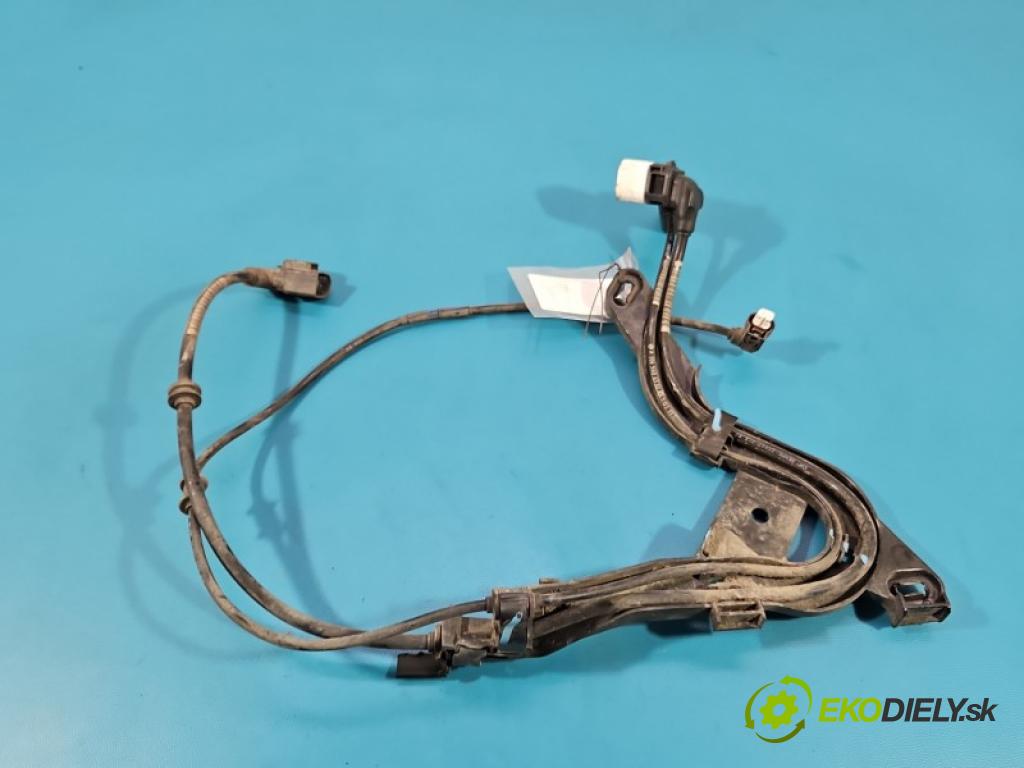Mercedes C W206 2021- 1.5 T 254915 170 HP automatic 125 kW 1496 cm3 4- Zväzok: ostatné A2065401701