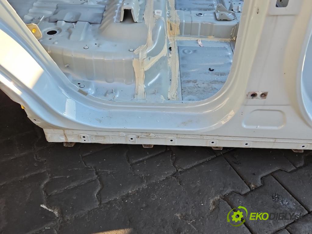 Leapmotor T03 0.0 95 HP automatic 70 kW 1 cm3 5- Práh: pravý (Karoséria ostatné)