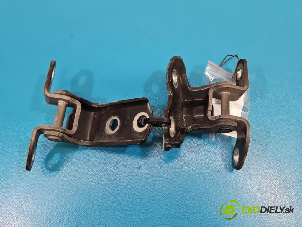 Toyota Corolla E16/E18 2013-2019 1.6 16V 132 HP automatic 97 kW 1598 cm3 4- Závěs: dvere zadné pravý