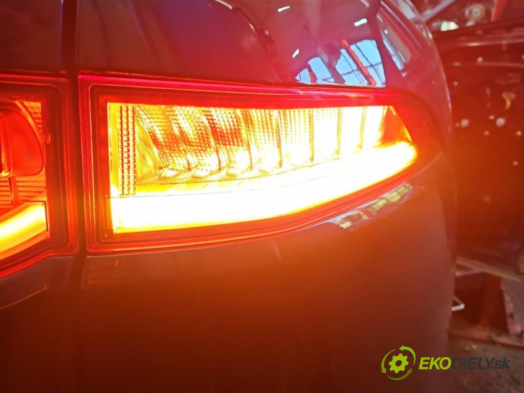 Jaguar F-Pace 16- 2.0d 179KM manual 132 kW 1999 cm3 5- svetlo / reflektor zadné pravé blatník HK83-13404-AE