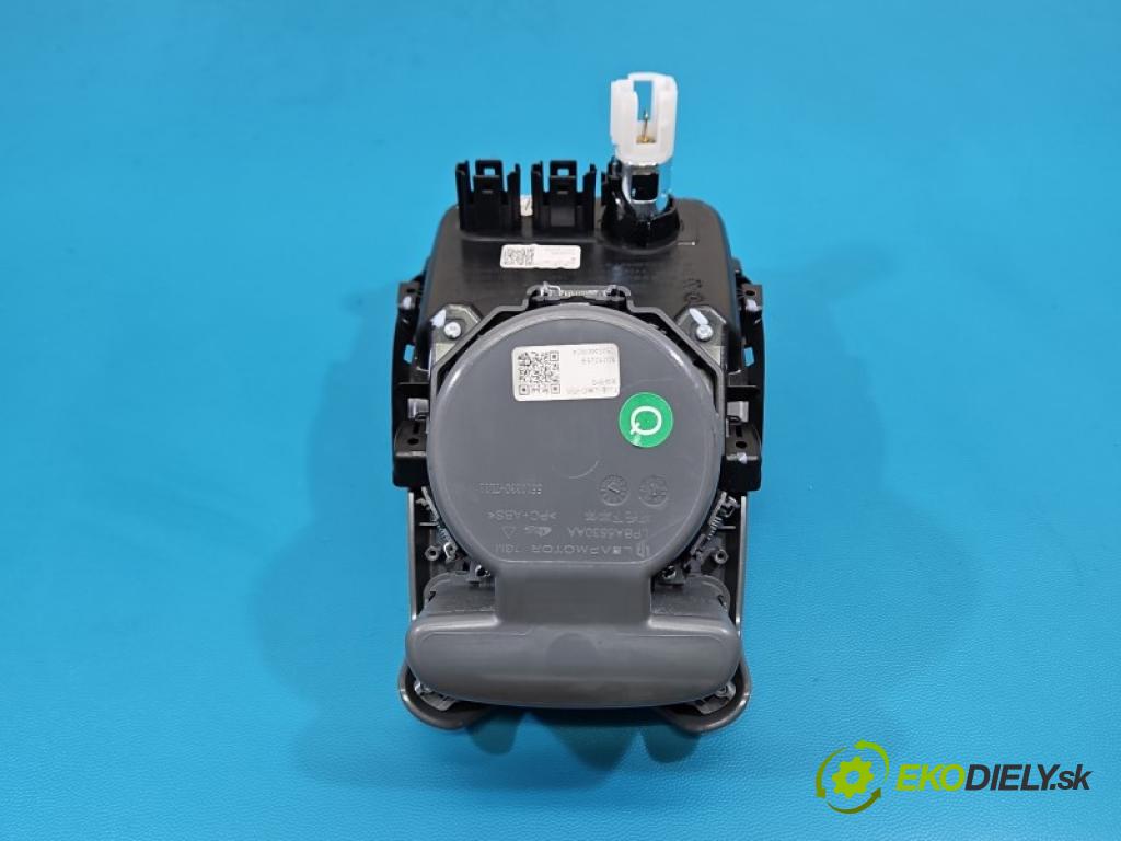 Leapmotor T03 0.0 95 hp automatic 70 kW 1 cm3 5- Rukojeť: na napoje:  (Držák nápojů)