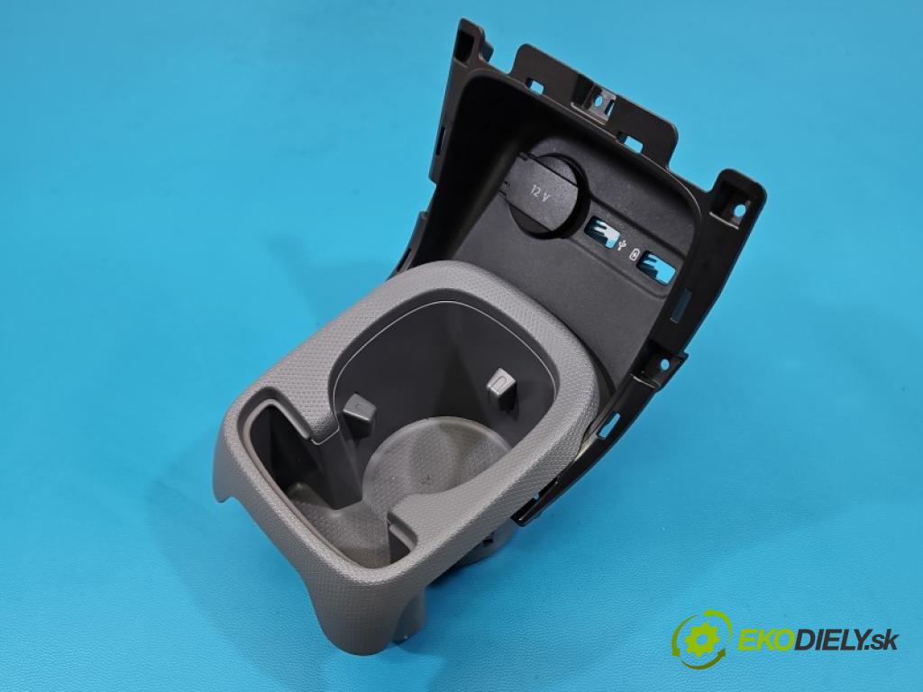 Leapmotor T03 0.0 95 hp automatic 70 kW 1 cm3 5- Rukojeť: na napoje:  (Držák nápojů)