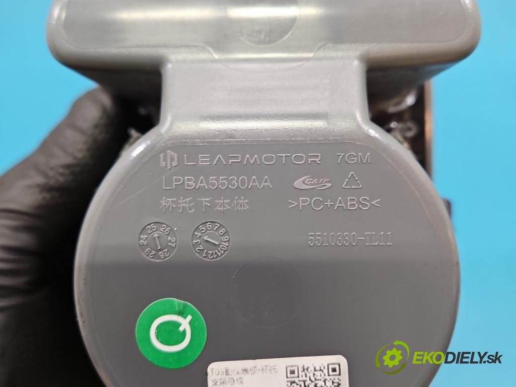 Leapmotor T03 0.0 95 hp automatic 70 kW 1 cm3 5- Rukojeť: na napoje:  (Držák nápojů)