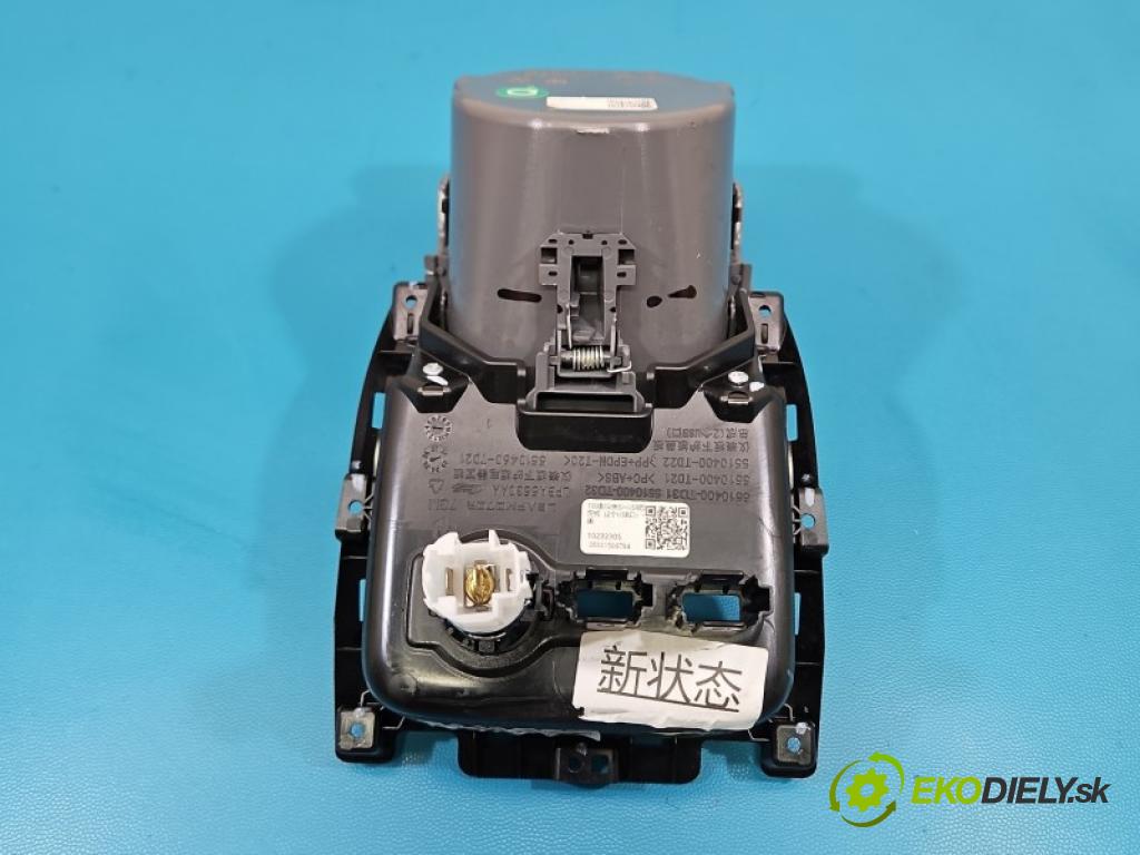 Leapmotor T03 0.0 95 hp automatic 70 kW 1 cm3 5- Rukojeť: na napoje:  (Držák nápojů)