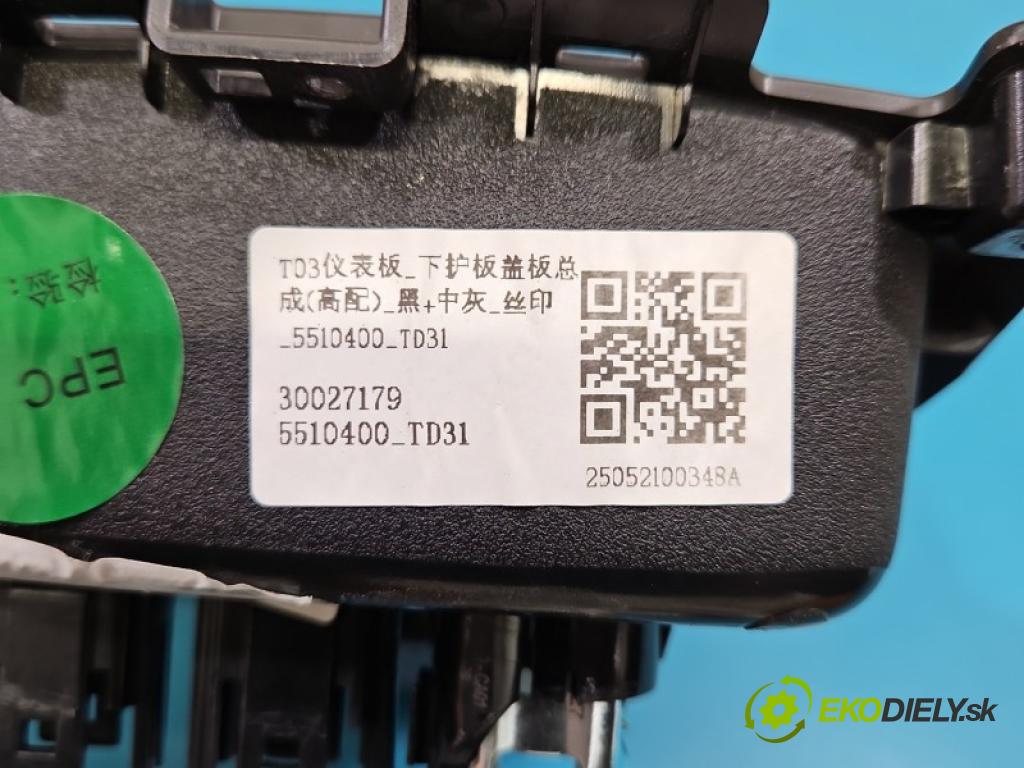 Leapmotor T03 0.0 95 hp automatic 70 kW 1 cm3 5- Rukojeť: na napoje:  (Držák nápojů)