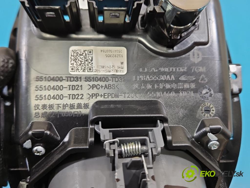 Leapmotor T03 0.0 95 hp automatic 70 kW 1 cm3 5- Rukojeť: na napoje:  (Držák nápojů)