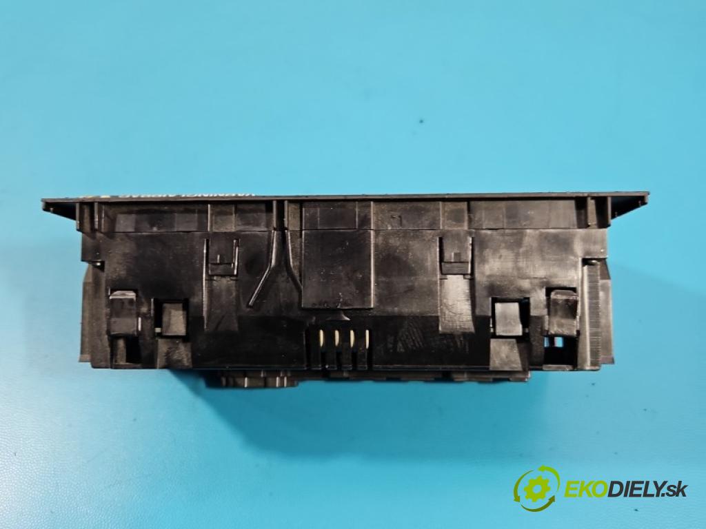 Audi A4 B6 2000-2004 1.8 T 150 HP manual 110 kW 1781 cm3 4- panel kúrenia 8E0820043A