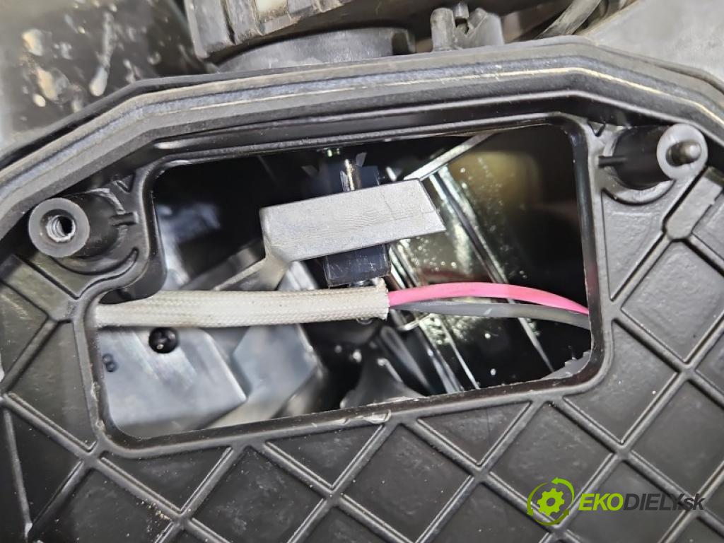 Subaru Outback III 2003-2009 2.0 boxer 150 HP manual 110 kW 1998 cm3 5- Reflektor: ľavý 100-20959 (Kľučka dverí ostatné)