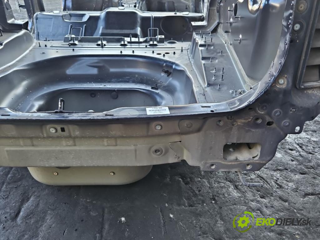Jaguar F-Pace 16- 2.0d 179KM manual 132 kW 1999 cm3 5- pas zadní: