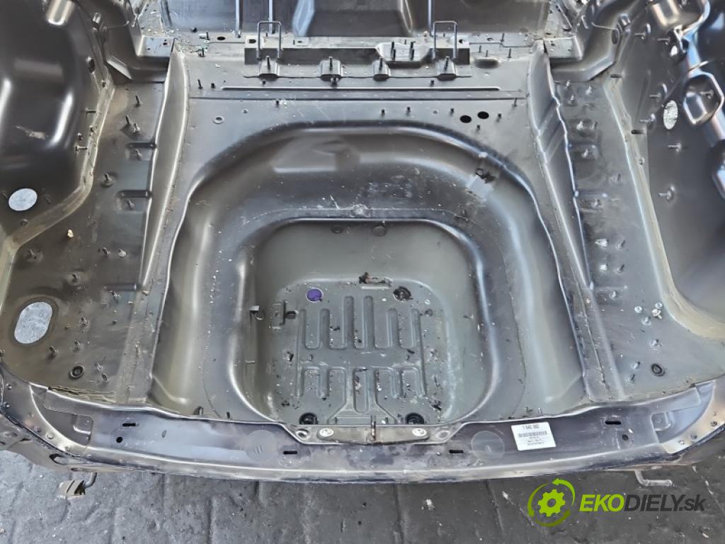 Jaguar F-Pace 16- 2.0d 179KM manual 132 kW 1999 cm3 5- pas zadní: