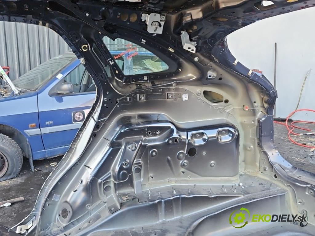 Jaguar F-Pace 16- 2.0d 179KM manual 132 kW 1999 cm3 5- blatnik zadní pravý