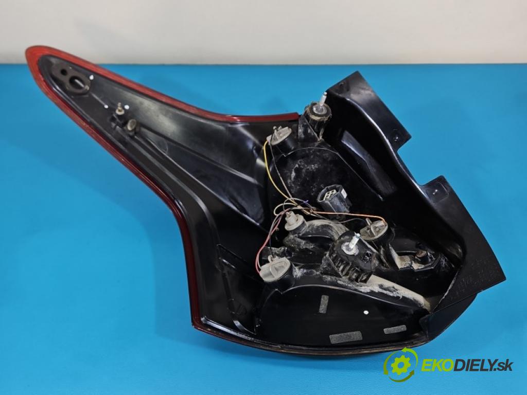Ford Focus Mk3 2010-2018 1.6 tdci 95 HP manual 70 kW 1560 cm3 5- svetlo / reflektor zadné pravé blatník BM51-13404-A