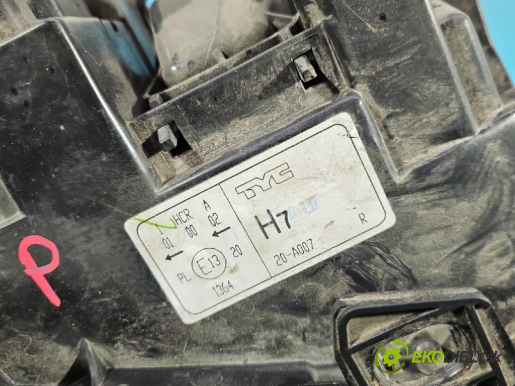 Audi A4 B6 2000-2004 2.0 20V 131 HP manual 96 kW 1984 cm3 4- Reflektor: pravý  (Svetlo predné pravé)