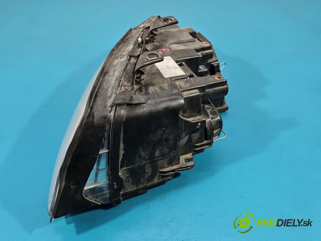 Audi A4 B6 2000-2004 2.0 20V 131 HP manual 96 kW 1984 cm3 4- Reflektor: pravý  (Svetlo predné pravé)