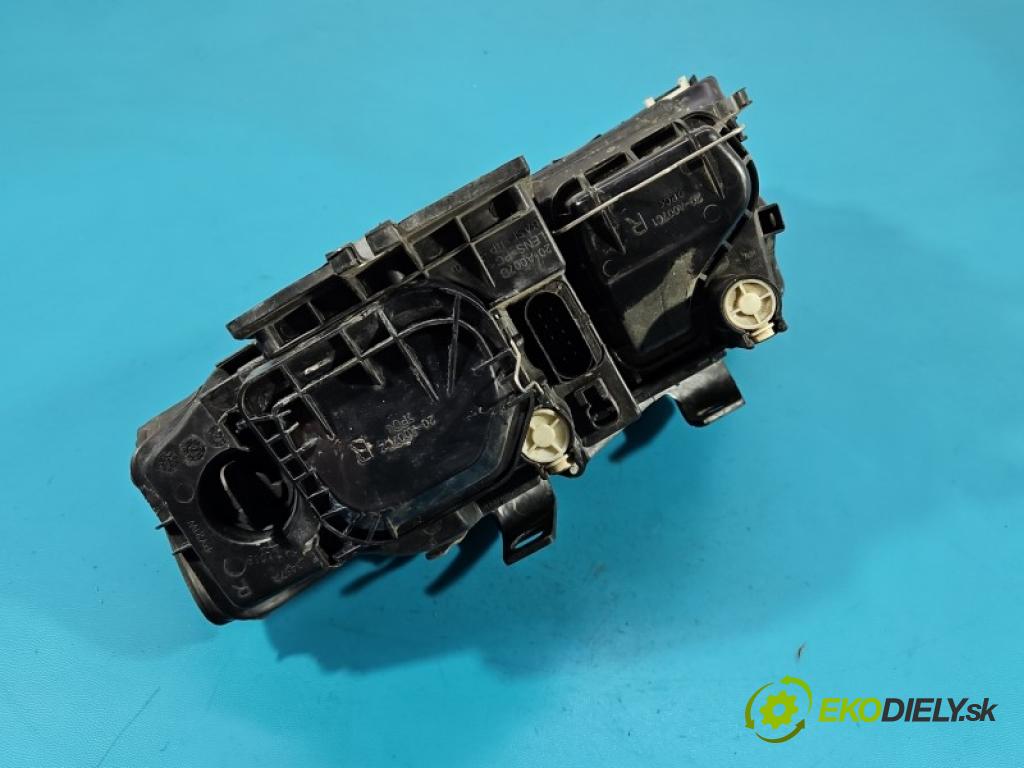 Audi A4 B6 2000-2004 2.0 20V 131 HP manual 96 kW 1984 cm3 4- Reflektor: pravý  (Svetlo predné pravé)