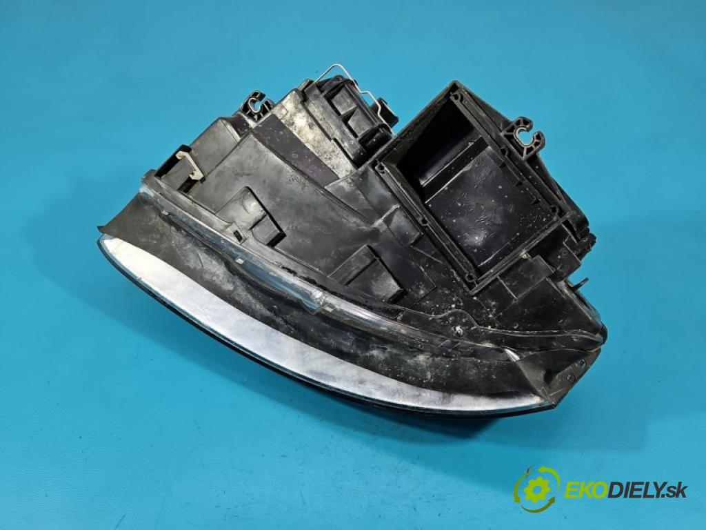 Audi A4 B6 2000-2004 2.0 20V 131 HP manual 96 kW 1984 cm3 4- Reflektor: pravý  (Svetlo predné pravé)