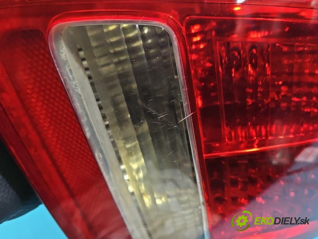 Audi A8 D3 2002-2009 4.2 tdi 326KM automatic 240 kW 4134 cm3 4- svetlo / reflektor zadné pravé kufrové dvere 4E0945094G