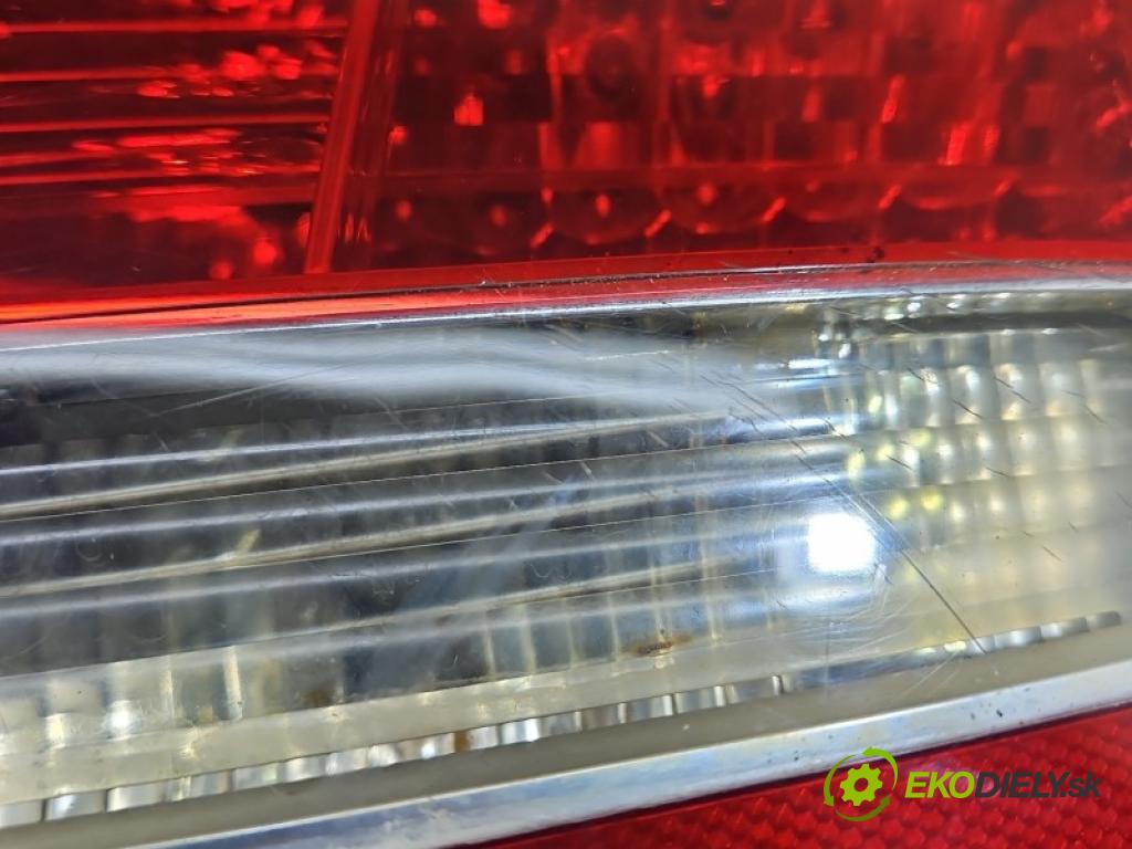 Audi A8 D3 2002-2009 4.2 tdi 326KM automatic 240 kW 4134 cm3 4- svetlo / reflektor zadné pravé kufrové dvere 4E0945094G