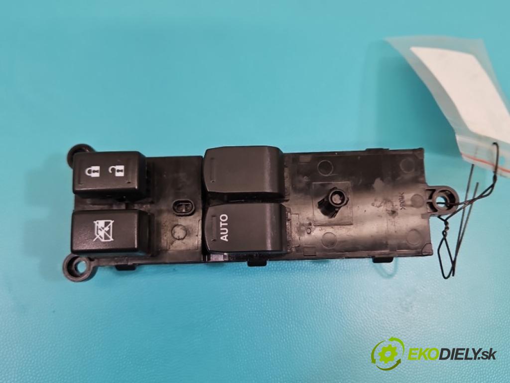 Suzuki Swift Mk8 2017-2024 1.2 16V 90 hp manual 66 kW 1242 cm3 5- Přepínač oken zpětných zrcátek 52R4