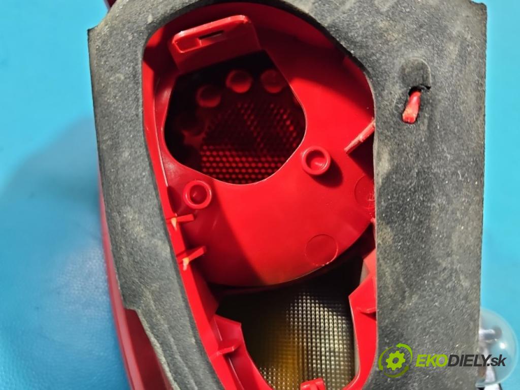 Seat Leon II 2005-2012 1.6 SR 102 HP manual 75 kW 1595 cm3 5- svetlo / reflektor zadné pravé blatník