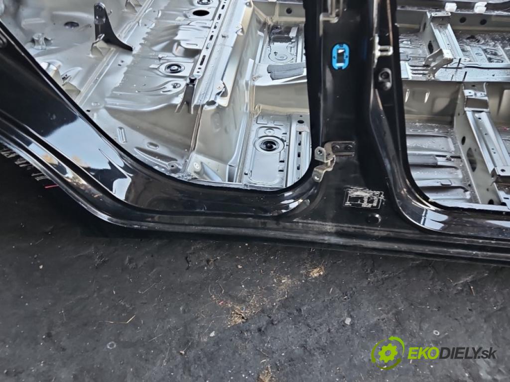 Suzuki Swift Mk8 2017-2024 1.2 16V 90 HP manual 66 kW 1242 cm3 5- Práh: pravý  (Karoséria ostatné)