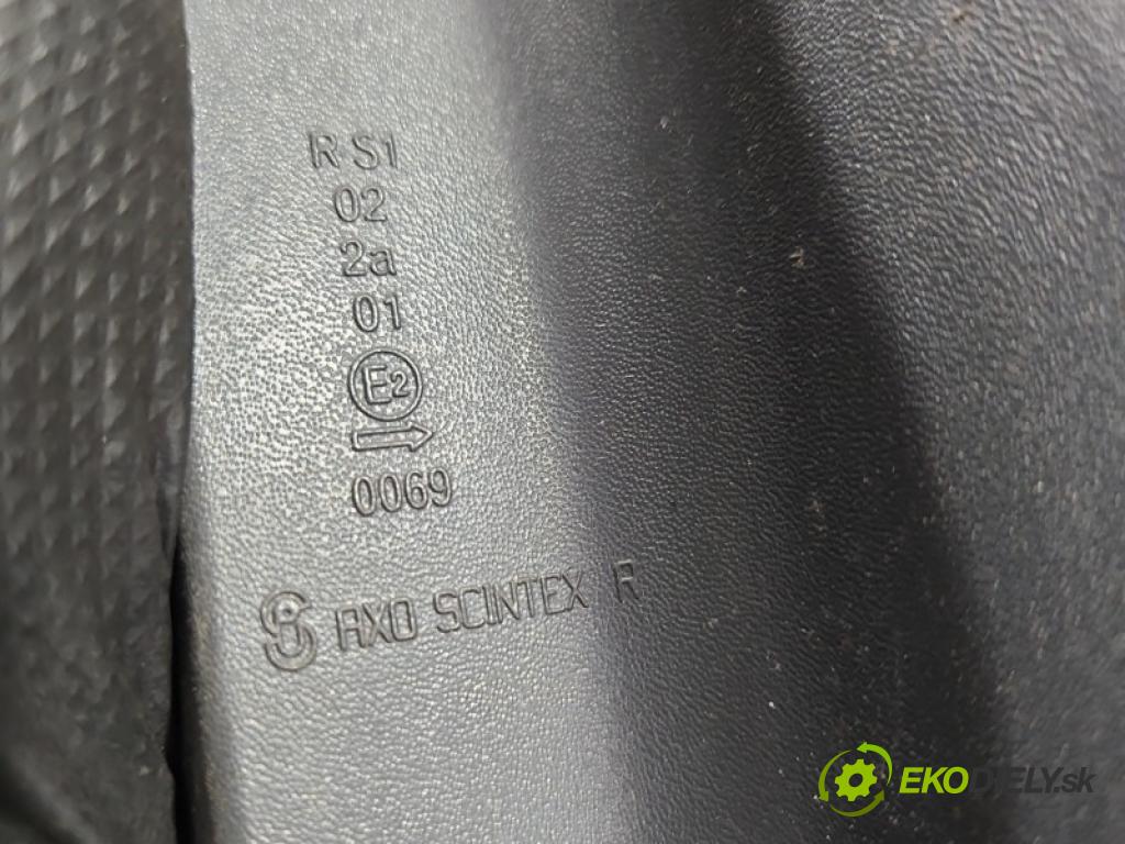 Renault Trafic II 2001-2014 1.9 dci 101 HP manual 74 kW 1870 cm3 5- svetlo / reflektor zadné pravé blatník