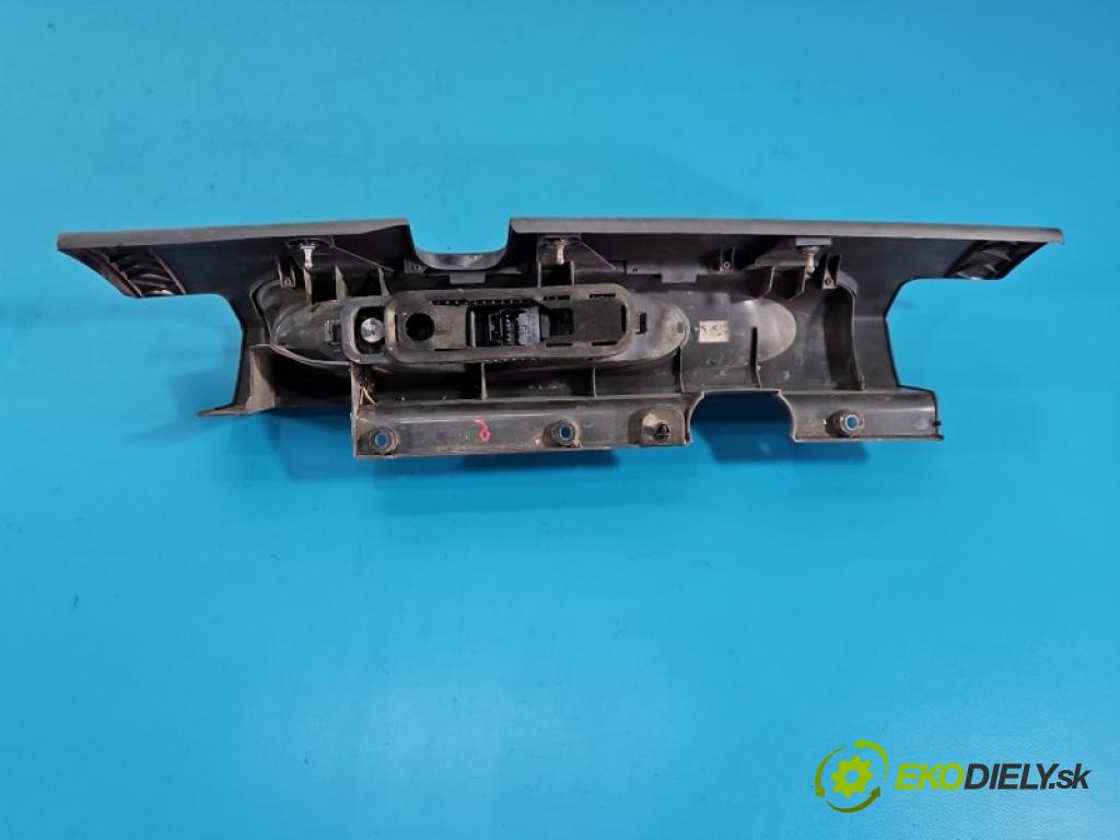 Renault Trafic II 2001-2014 1.9 dci 101 HP manual 74 kW 1870 cm3 5- svetlo / reflektor zadné pravé blatník