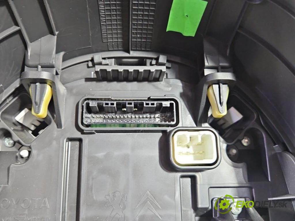 Toyota Aygo II 2014-2022 1.0 vvti 69KM manual 51 kW 998 cm3 5- Přístrojová deska 769167-330U (Přístrojová deska)