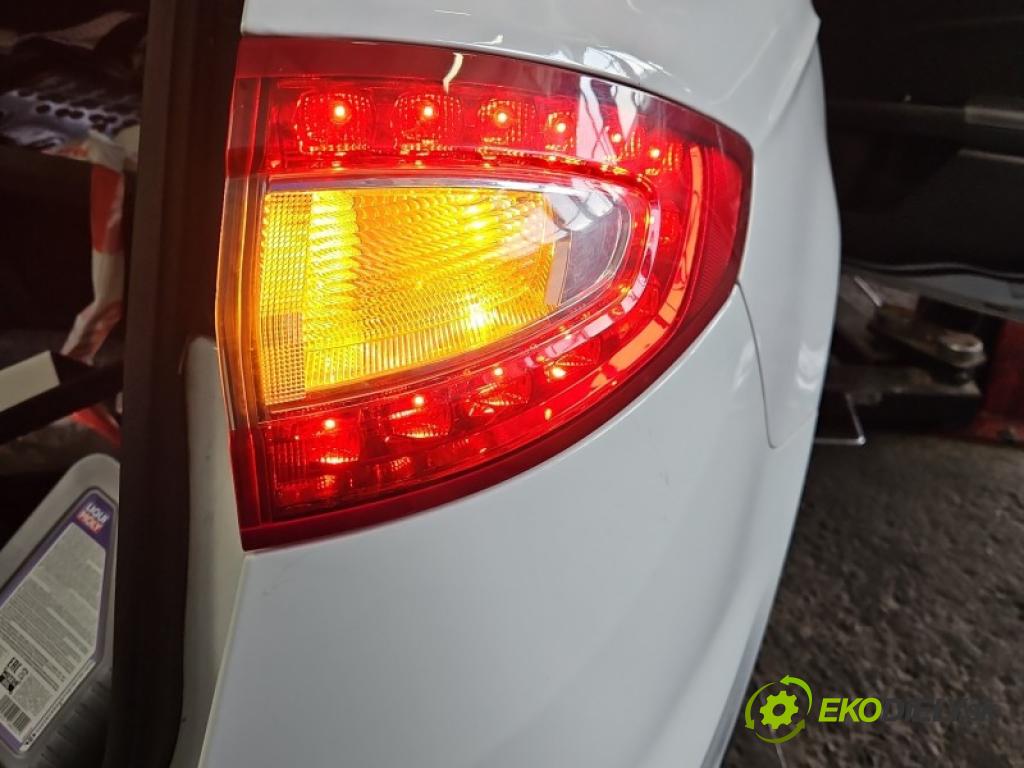 Ford Mondeo Mk5 2014-2022 2.0 tdci 150 HP automatic 110 kW 1997 cm3 5- svetlo / reflektor zadné pravé blatník DS73-13404-CH