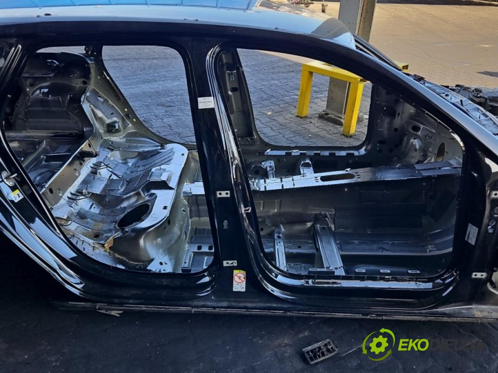 Audi A4 B9 2015-2024 2.0 tdi 204 HP automatic 150 kW 1968 cm3 5- Práh: pravý  (Karoséria ostatné)