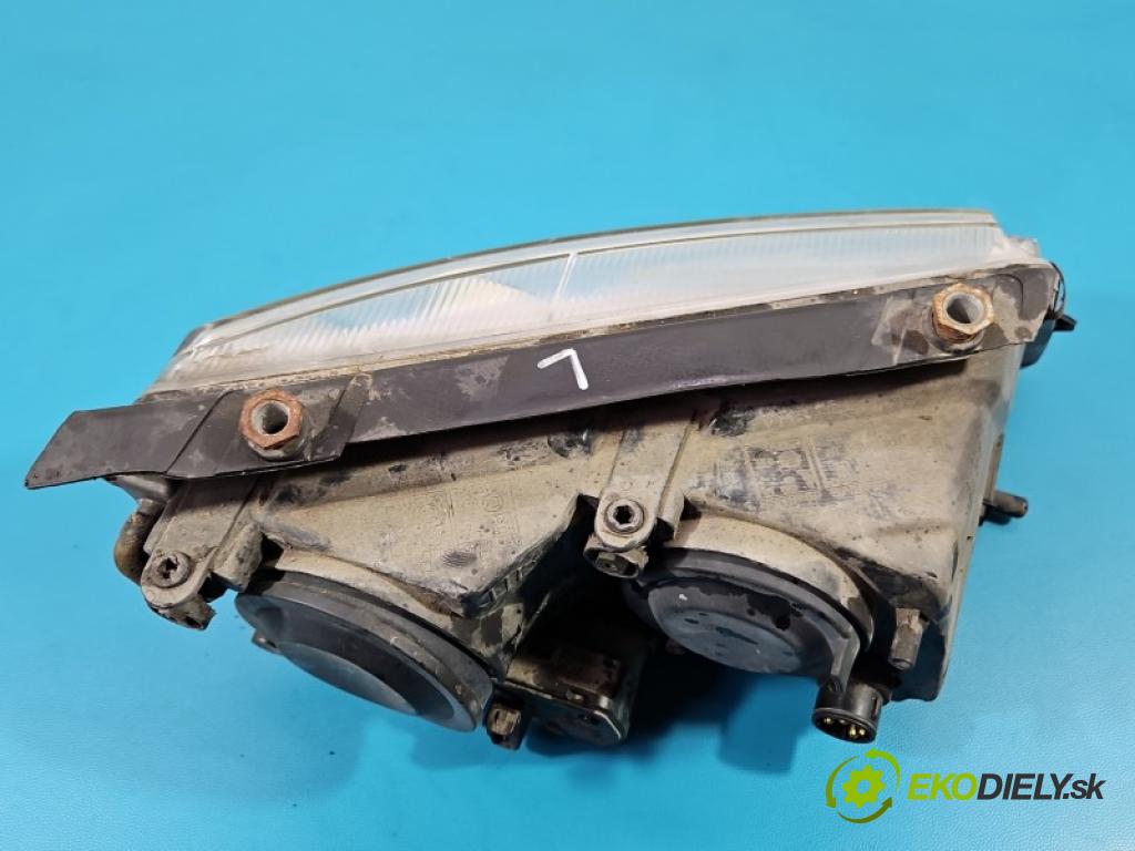 Vw Passat B5 1995-2005 1.9 tdi 90 HP manual 66 kW 1896 cm3 4- Reflektor: ľavý  (Kľučka dverí ostatné)