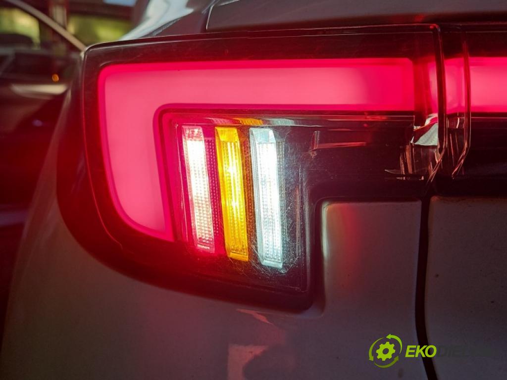Opel Mokka B 2020- 1.2 T 131 HP manual 96 kW 1199 cm3 5- svetlo / reflektor zadné ľavé blatník 9833721880