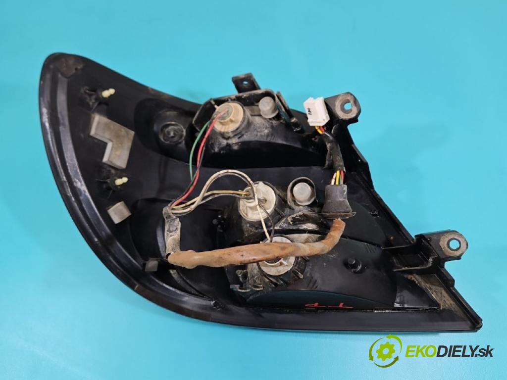 Subaru Impreza II GD 2000-2007 2.0 boxer 125 HP manual 92 kW 1994 cm3 5- svetlo / reflektor zadné pravé blatník 26060A
