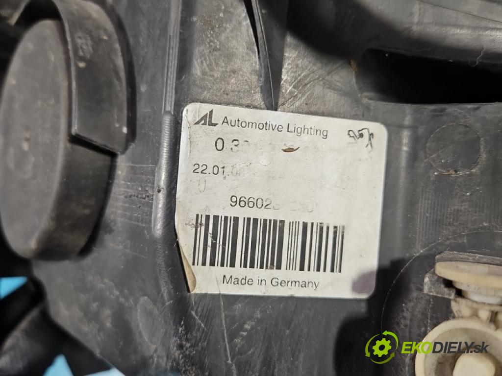 Peugeot 407 1.6 hdi 109 HP manual 80 kW 1560 cm3 4- Reflektor: ľavý  (Kľučka dverí ostatné)